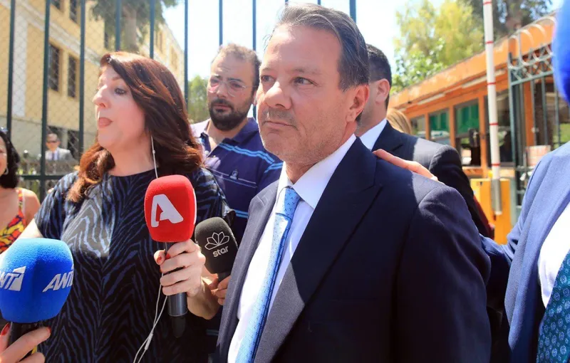 Άφησαν ελεύθερο τον κακοποιητή Απόστολο Λύτρα, με ένα «συγγνώμη» και μερικά «ψυχολογικά» - Και μετά «απορούν» γιατί αυξάνεται η βία στις οικογένειες!