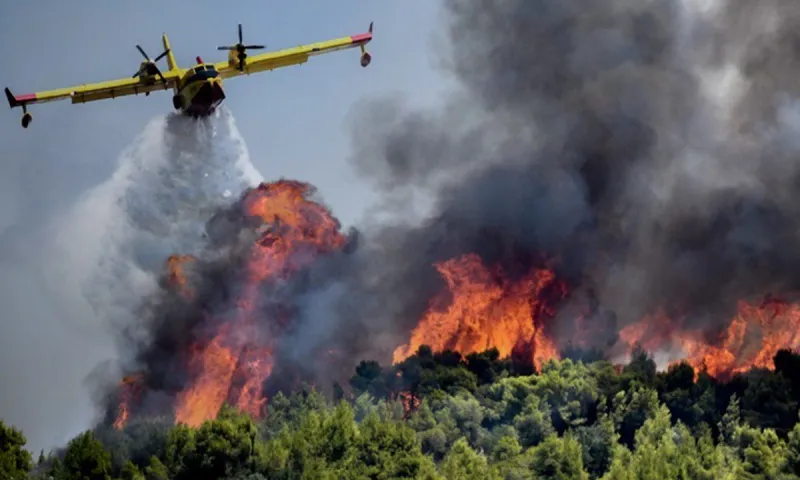 Βάρη: Φωτιά τώρα μετά τη σχολή Ευελπίδων - Κλειστή η έξοδος στην Αττική Οδό - Όλες οι κυκλοφοριακές ρυθμίσεις
