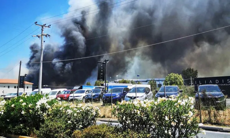 Φωτιά στη Βάρης - Κορωπίου: Χαμός και αναστάτωση στο Twitter! (pics)