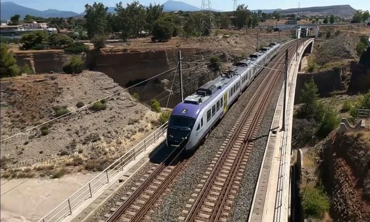 Αναστάτωση προκλήθηκε την Τετάρτη (19/6) στη στάση Αχαρνές του Προαστιακού, στη γραμμή προς Πειραιά.