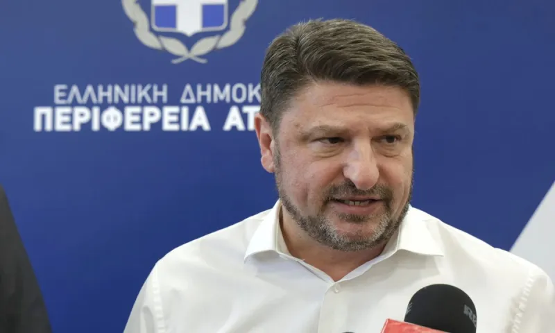 Ο Νίκος Χαρδαλιάς κλείνει το Πεδίο του Άρεως εν μέσω καύσωνα γιατί έτσι του αρέσει! – Δεν του έφυγε το χούι απ’ τα αυταρχικά lockdown
