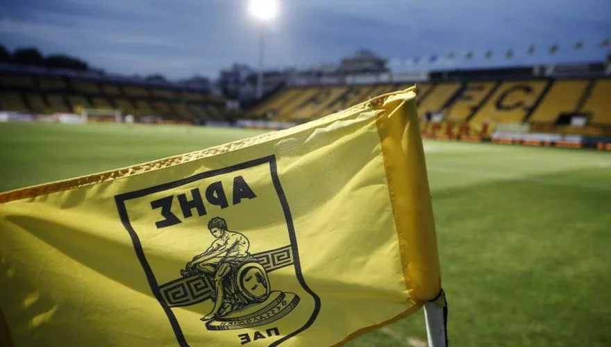 Μία περίπτωση από τη Λατινική Αμερική εξετάζει ο Άρης για το δεξί άκρο της άμυνας. O λόγος για τον Νέιθαν Σάντος της Φαμαλικάο.