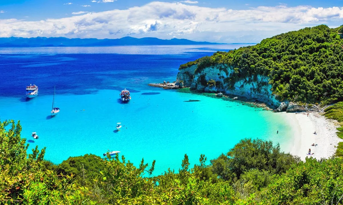 Αν υπάρχει παράδεισος επί γης, τότε οι Αντίπαξοι μπορούν να καυχιούνται ότι έχουν τον δικό τους!