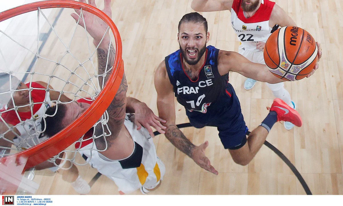 Ο Ολυμπιακός προχωράει στην απόκτηση του Ντόρσεϊ, ενεργοποιεί τη συμφωνία με τον Έβανς και ψάχνει και μια βόμβα για την περιφέρειά του.