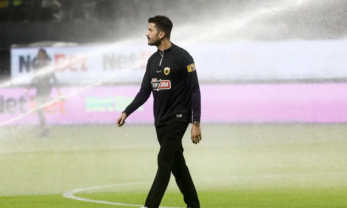 Άρχισαν τα «αδειάσματα» στον Παναγιώτη Κονέ. Ο Τζεμπούρ είχε λόγο και στον προπονητή της Κ19 της ΑΕΚ.
