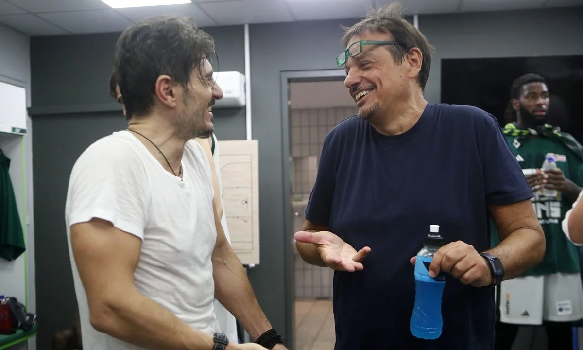 Ο Παναθηναϊκός συνεχίζει να κοιτάει την έλευση ακόμη ενός παίκτη, όμως όλοι περιμένουν να δουν τι θα γίνει με τον Σάσα Βεζένκοφ