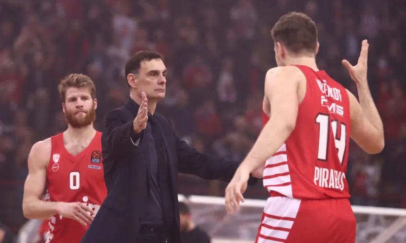 Ο Ολυμπιακός κλείνει το ρόστερ με τον Βεζένκοφ