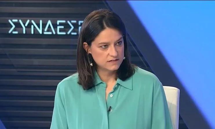 Η Νίκη Κεραμέως βάφτισε πενθήμερη την εξαήμερη εργασία και χαρακτήρισε «fake news» τα δημοσιεύματα του ξένου Τύπου που μιλούν για εργασιακό μεσαίωνα!