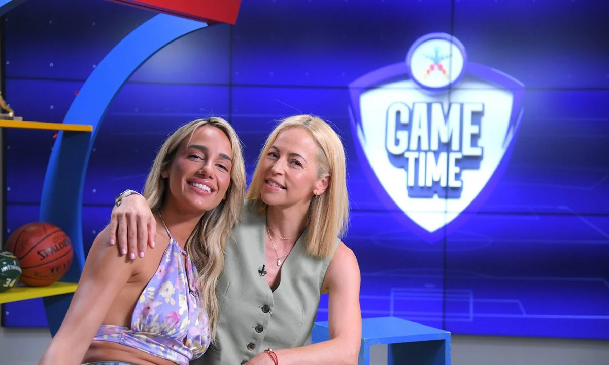 Η Έλενα Κώνστα σχολιάζει  ΟΠΑΠ Game Time τον σημερινό ημιτελικό του Ευρωπαϊκού Πρωταθλήματος, Ολλανδία-Αγγλία.