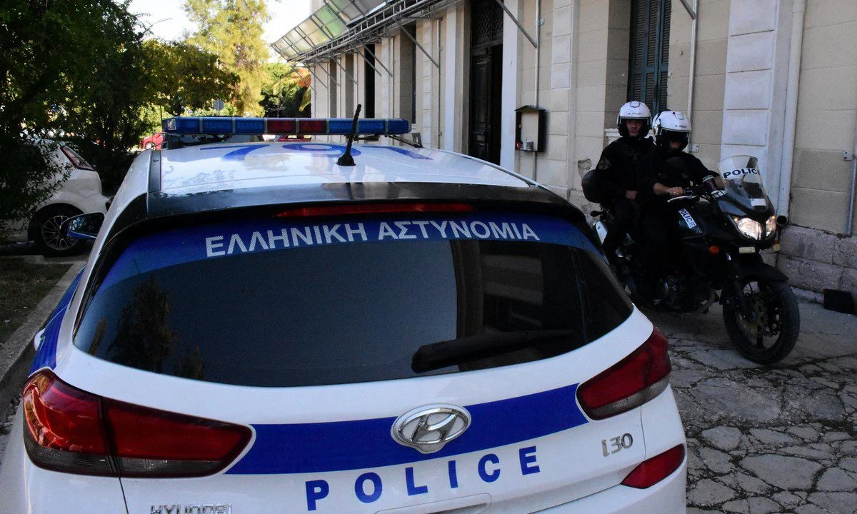 Ληστεία στο Αιγάλεω - Τον ξυλοκόπησαν και του έκλεψαν τα κλειδιά της μηχανής