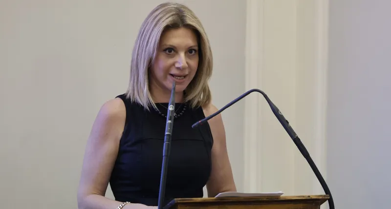 Καταπέλτης η Μαρία Καρυστιανού για τη «ξεδιάντροπη μεταρρύθμιση Φλωρίδη» που ρίχνει «μαύρο» στη δημοσιογραφική κάλυψη δικών