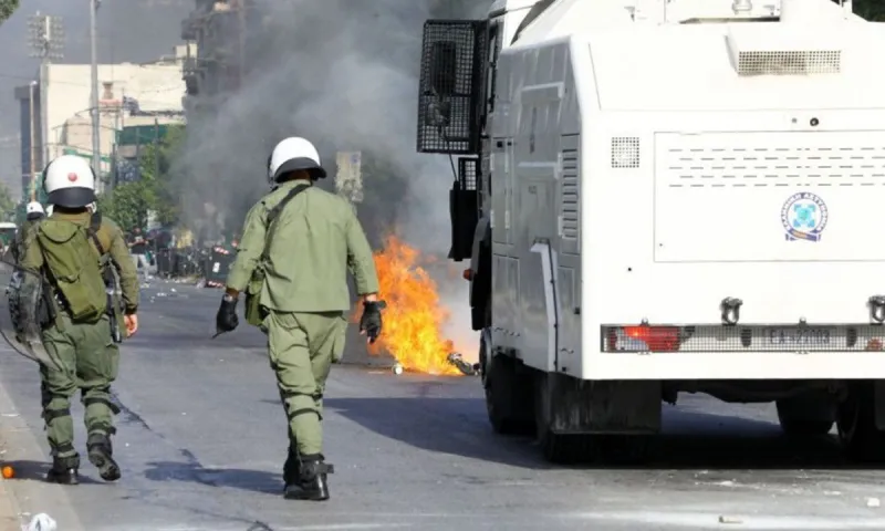 Συμπλοκή οπαδών του Παναθηναϊκού στην Λεωφόρο Αλεξάνδρας - Πυροβολισμοί με τραυματίες