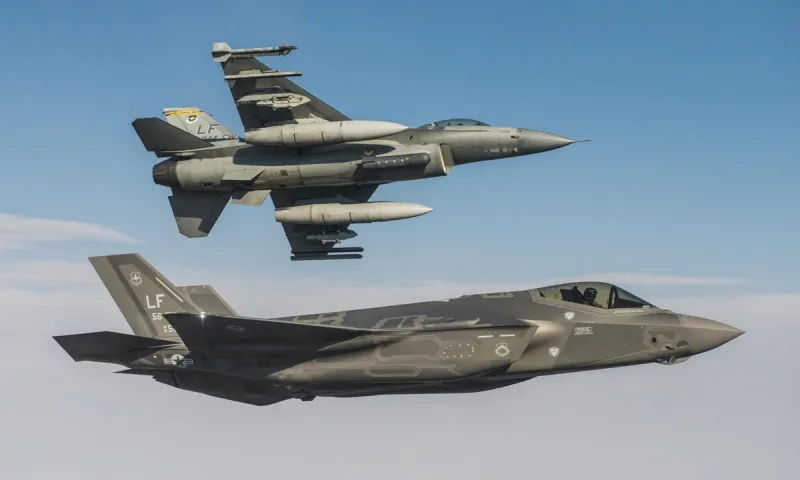Κόκκινος συναγερμός για τα νέα F-35 στην Ελλάδα - Γιατί τους τρέχει ο Δένδιας