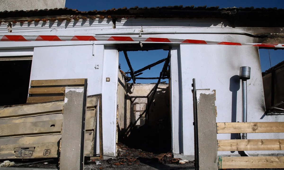 Φωτιά έπιασε οικία στην περιοχή του Κολωνού, σύμφωνα με πληροφορίες. Στο σημείο έχουν σπεύσει πυροσβεστικές δυνάμεις και επιχειρούν
