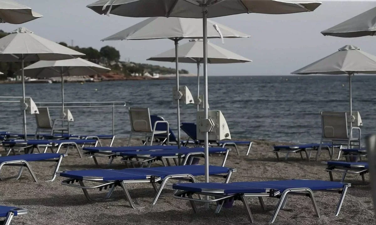 Ακρίβεια: Σοκ με τις τιμές για μια ξαπλώστρα - «Αλμυρή» επιλογή η παραλία