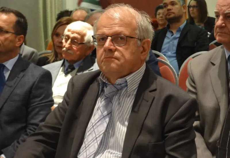 Άκης Τσελέντης: Ακόμα το φυσάει και δεν κρυώνει ο α- χρίστιανος καθηγητής που δεν έγινε ευρωβουλευτής – Ολική επίθεση στη ΝΙΚΗ, στη Sportime και στο Άγιο Φως!