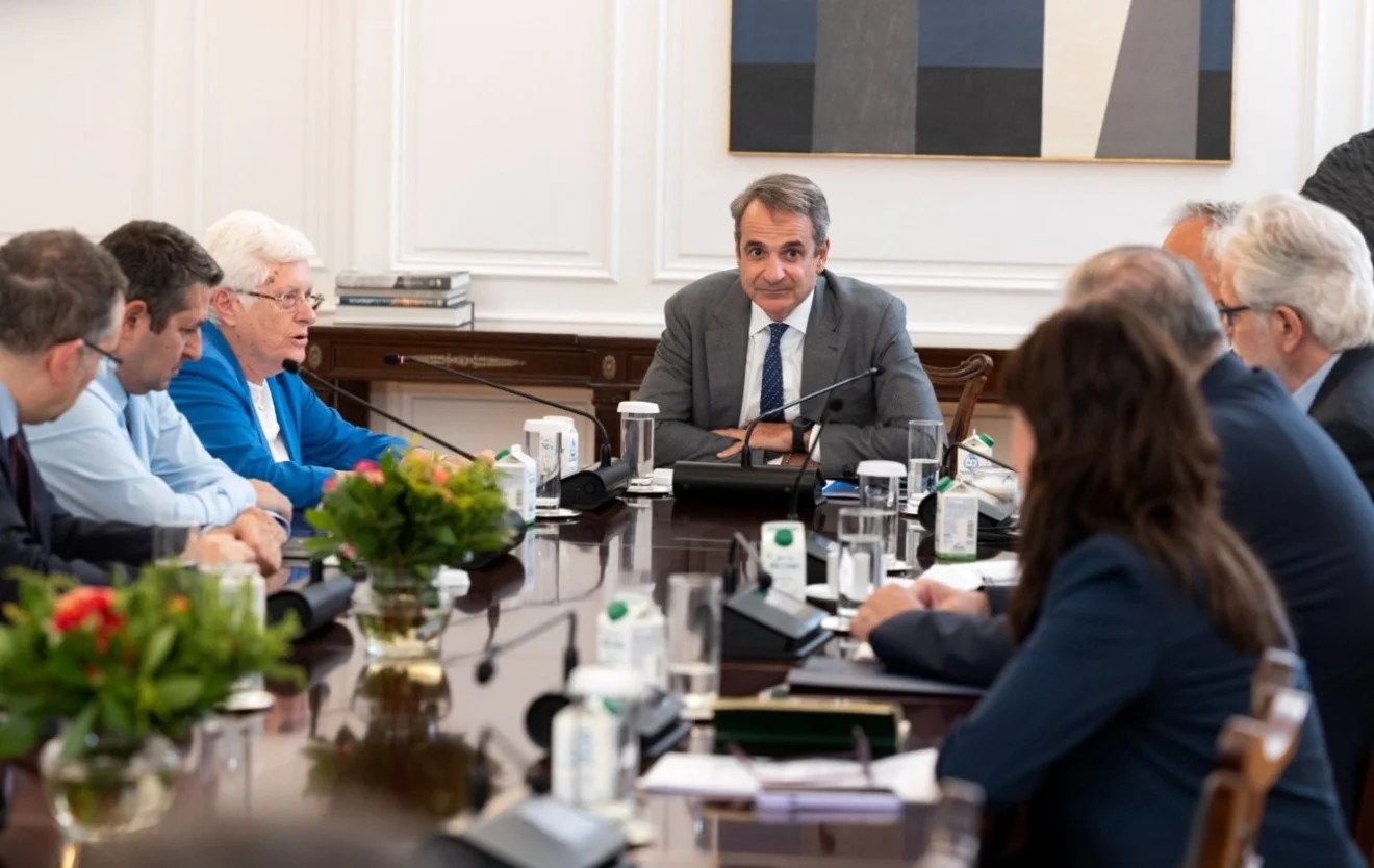 Κυβέρνηση: Στην έκτακτη σύσκεψη υπό τον Κυριάκο Μητσοτάκη ανακοίνωσαν «ξαναζεσταμένες» συνταγές που δεν ωφελούν σε τίποτα.