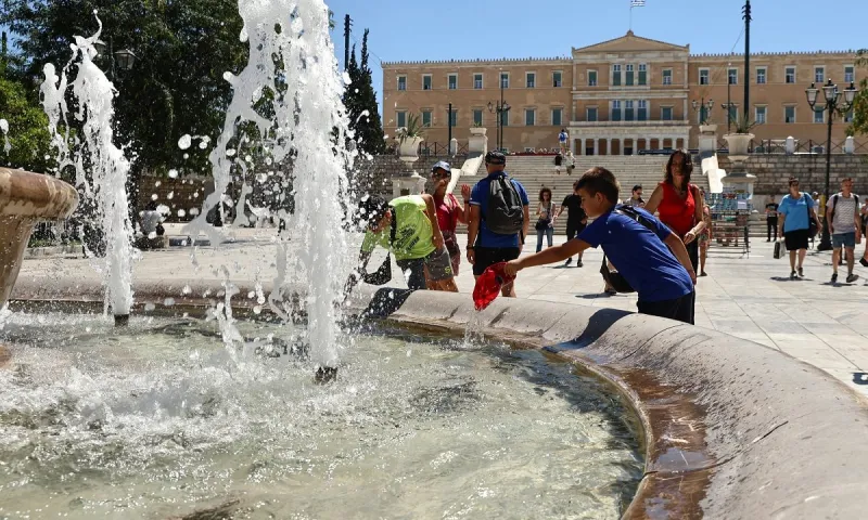 Καιρός: Παραμένει στο «κόκκινο» η χώρα - Σε ποιες περιοχές έφτασε τους 43 βαθμούς ο υδράργυρος