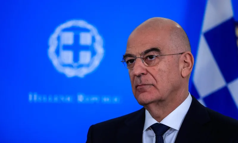 Ξεκάθαρο μήνυμα προς την Τουρκία ο Δένδιας - «Για τις ελληνικές ΕΔ η Κύπρος κείται πλησίον»