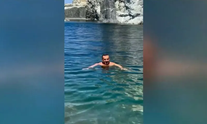 Γιώργος Λιάγκας: Φωτογραφήθηκε αγκαλιά της (pics)
