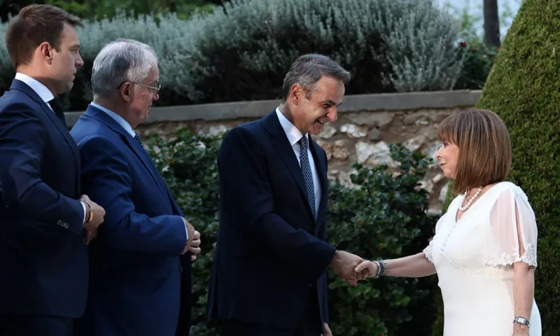 Φρικτή ασέβεια Σακελλαροπούλου: Ανεπιθύμητοι οι συγγενείς των Τεμπών στη «γιορτή της Δημοκρατίας» - Κάλεσαν μόνο 1 οικογένεια για τα μάτια του κόσμου