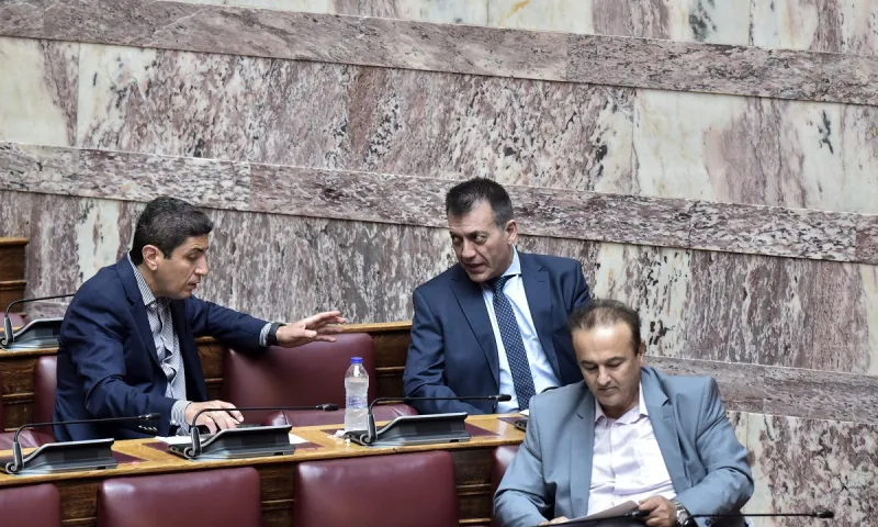 Μόνο η... φωτογραφία του υποψηφίου λείπει από τις διατάξεις Βρούτση