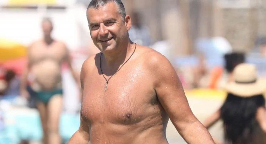 Αυτή είναι η παρέα του Λιάγκα στις διακοπές του! Τις καλοκαιρινές διακοπές του συνεχίζει να απολαμβάνει ο γνωστός παρουσιαστής.