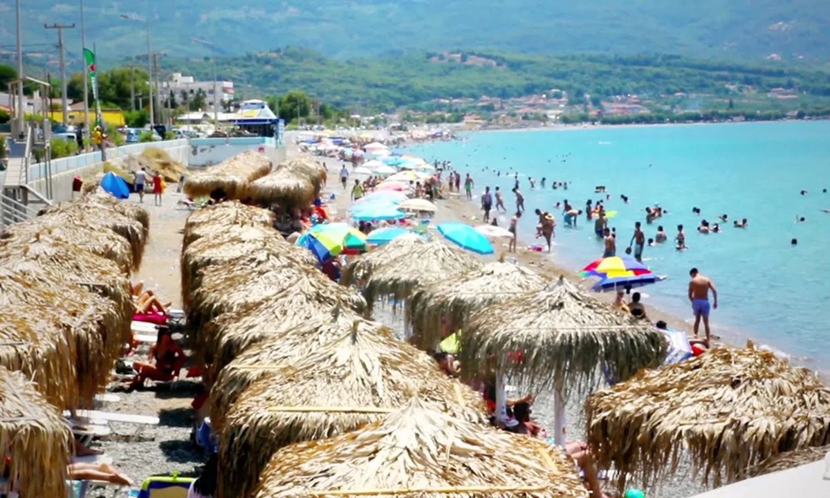 Ένταση στη Νέα Πέραμο - Ρομά διώχνουν κόσμο από την παραλία