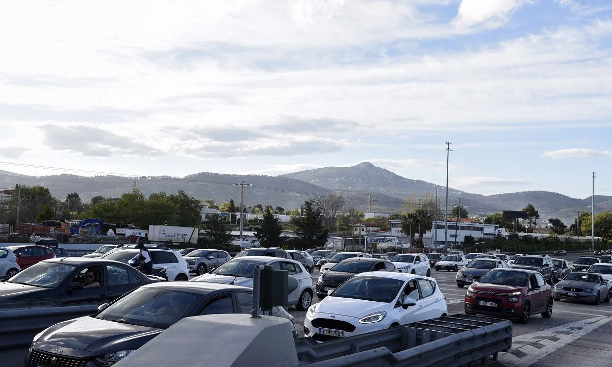 Ποιο κόμμα ζητά απαλλαγή των πολυτεκνικών οχημάτων από το κόστος των διοδίων