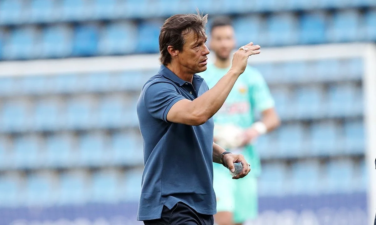 Ο Αλμέιδα δεν θέλει κανέναν στα... πόδια του, πέρα των στενών του συνεργατών. Χωρίς προπονητή τερματοφυλάκων πήγε στην Αρμενία η ΑΕΚ, επειδή ο Ρόα είχε ίωση!