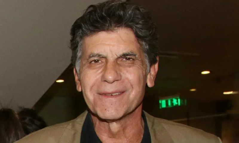 Καυστικός Μπέζος: «Δεν ερεθίζω τους...»