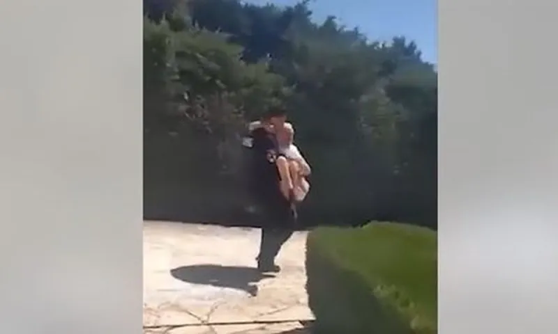 Τι είναι μπάτσος; (vid)