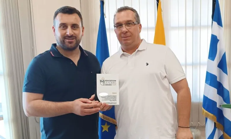 Ο Δήμαρχος Μετεώρων Λευτέρης Αβραμόπουλος τιμά τον «Χρυσό» Καλαμπακιώτη Καθηγητή Μάριο Παπαευσταθίου