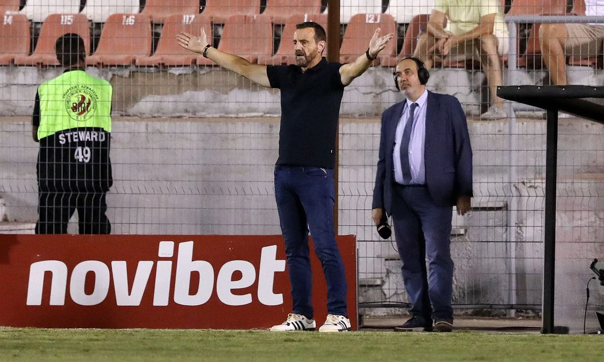 Διαιτησία: Μικρά, αλλά πολλά λάθη ο Τσιμεντερίδης στο Πανσερραϊκός - Άρης. Δεν αποτελούν είδηση οι διαμαρτυρίες του Μάντζιου στο φινάλε.