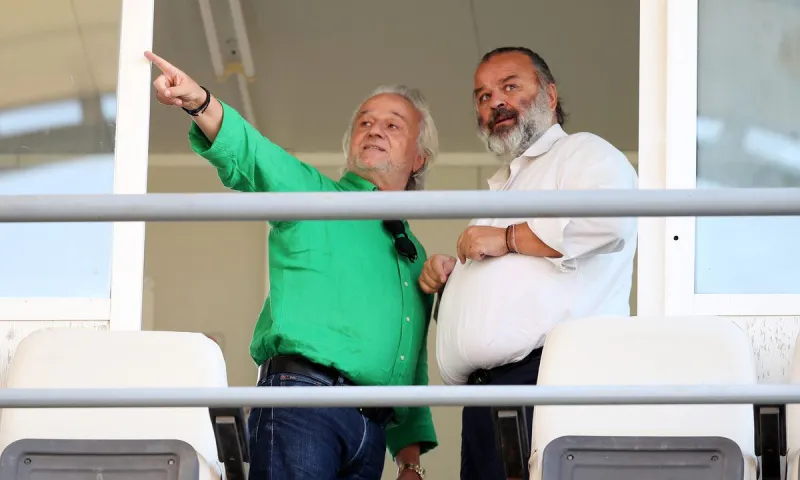 Ένταση στο ημίχρονο του Λεβαδειακός - ΑΕΚ και ειρωνία Κομπότη: «Κοσμείς τη διαιτησία»!