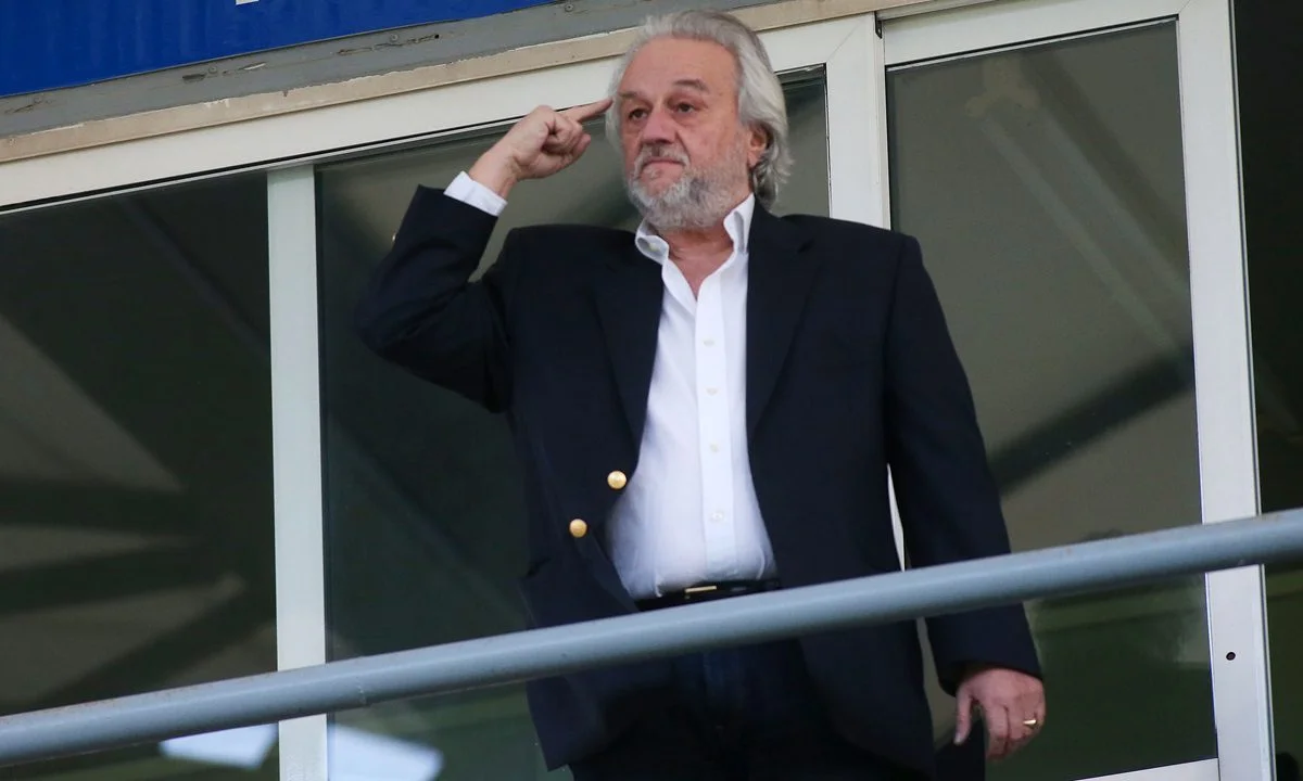 Στα κάγκελα ο Κομπότης. Μετά το Πανσερραϊκός - Λεβαδειακός, η ΚΕΔ στέλνει τον Πουλικίδη ως 4ο ξανά στους πράσινους στο ματς με την Καλλιθέα.