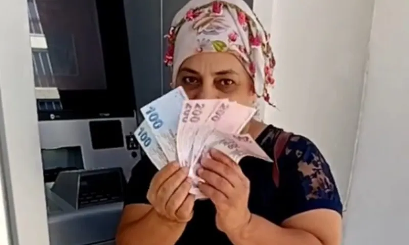Τουρκάλα TikToker δείχνει πόσα λεφτά βγάζει από τα... αέρια της και γίνεται Viral