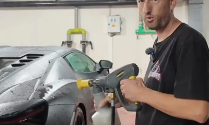 Έπλυνε τη νέα lamborghini revuelto και έγινε viral. "ποιος @@@ έχει τέτοιο αμάξι στην Ελλάδα;" αναρωτιούνται στα σχόλια