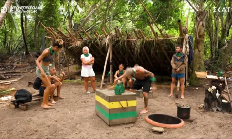 Survivor: «Χαμός» στην Πράσινη ομάδα με βαριές εκφράσεις - Βγήκαν τα... μαχαίρια ανάμεσα σε Ρηγάκη και Άγγελο και το Twitter έδωσε ρεσιτάλ