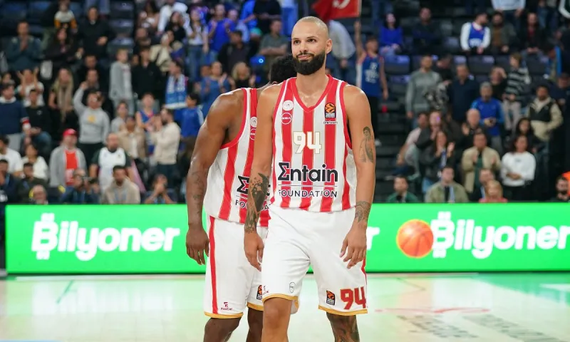 Απίστευτη αυτοκτονία ο Ολυμπιακός στην Πόλη, σε βραδιά - ρεκόρ για τον Φουρνιέ (vid)