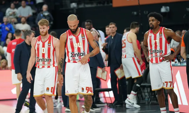 Ο Ολυμπιακός... έχασε μόνος του από την Εφές και το Twitter πήρε φωτιά για Μπαρτζώκα - Φουρνιέ