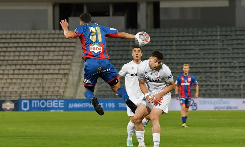 Super League 1: Επιστροφή στη δράση με τρία παιχνίδια