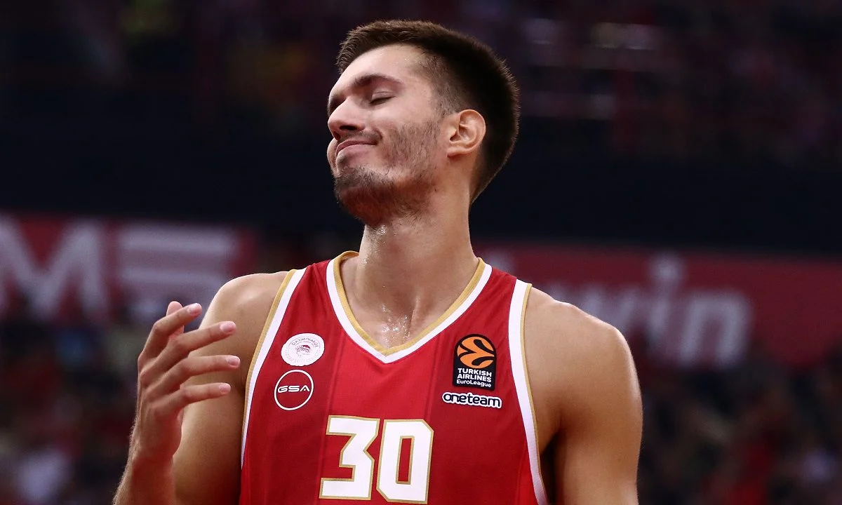 Ολυμπιακός: Απόλυτη επιβεβαίωση Sportime! Ο Πετρούσεφ θα συνεχίσει για το υπόλοιπο της σεζόν 2024-25 στον Ερυθρό Αστέρα ως δανεικός.