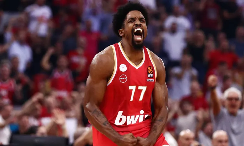 Ολυμπιακός - Ρεάλ 79-69: Σάρωσε στα ριμπάουντ και με «καυτό» ΜακΚίσικ πήρε «βασιλική» νίκη!