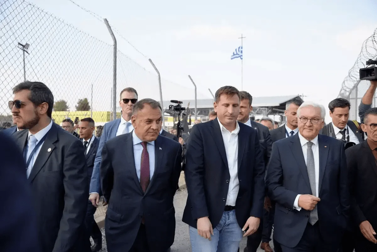 Το γερμανικό ραδιόφωνο Deutschlandfunk αποκάλυψε την ατζέντα του Σταϊνμάιερ για το μεταναστευτικό - Η κυβέρνηση αποσιώπησε το θέμα.
