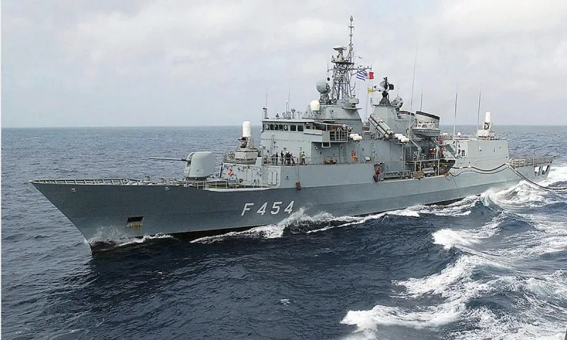 Φρεγάτες: Το Κένταυρος έσωσε τις ελληνικές φρεγάτες στην Ερυθρά Θάλασσα ενώ οι Γερμανοί κάνουν τον γύρο του... κόσμου