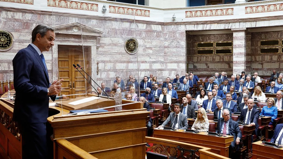 Τελειώνει ο Μητσοτάκης αν δεν συγκλίνει στις πολιτικές Τραμπ - «Η μόνη λύση που έχουμε είναι να γίνει η ΝΔ λαϊκό κόμμα» είπε κορυφαίος υπουργός.
