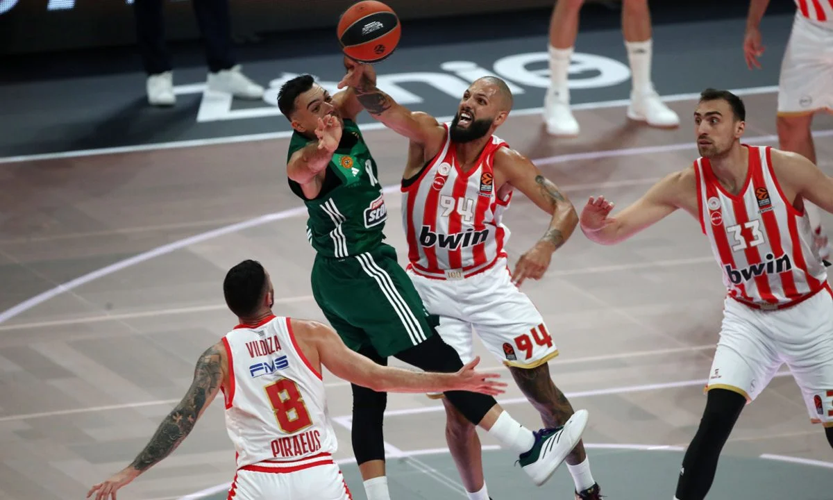Ξεσηκώνει τον κόσμο του Παναθηναϊκού ο Σλούκας για αντεπίθεση επί του Ολυμπιακού: Η λέξη που είπε στους οπαδούς για να φωνάξουν.