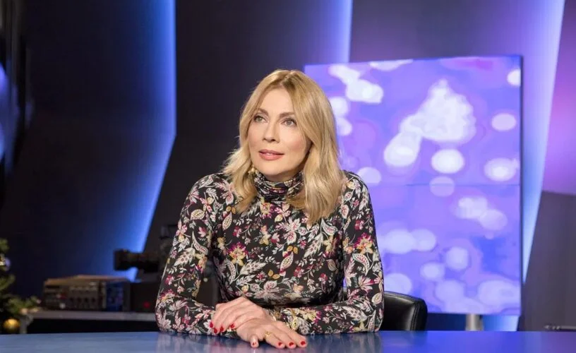 Νέο επαγγελματικό βήμα για τη γνωστή ηθοποιός, Σμαράγδα Καρύδη, η οποία θα παρουσιάζει τα «Τετράγωνα των αστέρων» στην ΕΡΤ.