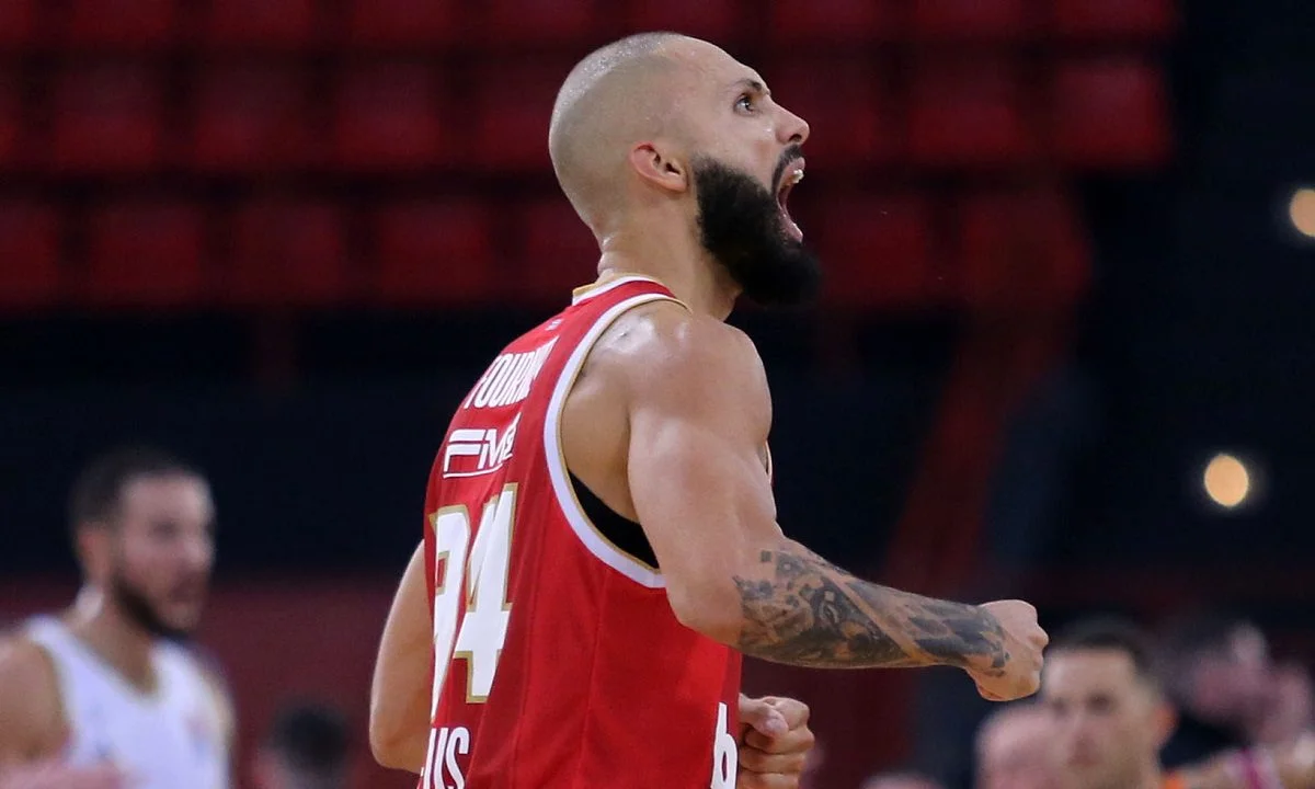 Ο Ολυμπιακός νίκησε τη Βιλερμπάν με 94-92 αλλά έκανε εμφάνιση που έφερε περισσότερο προβληματισμό παρά ικανοποίηση